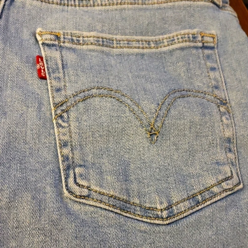 Levi's High Rise Shorts in Tribecca Scoop Light Wash Size 27